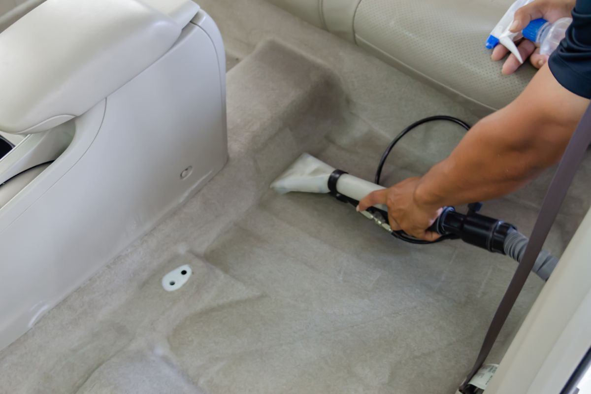 Clean the car carpet with a cleaning machine.Kill germs with chemicals and dirt in the car.
